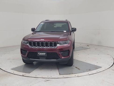 New 2025 Jeep Grand Cherokee Laredo image 5