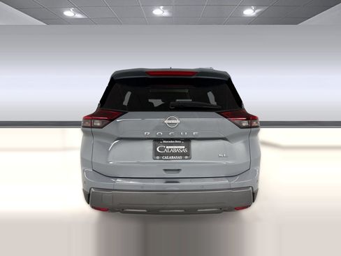Used 2024 Nissan Rogue SL w/ SL Premium Package FWD image 10