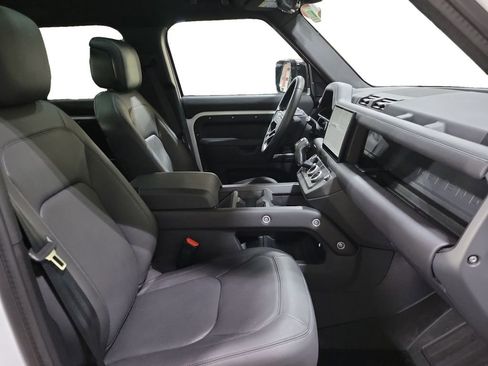 Used 2025 Land Rover Defender 110 S image 29