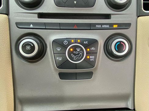Used 2017 Ford Taurus SE FWD image 35