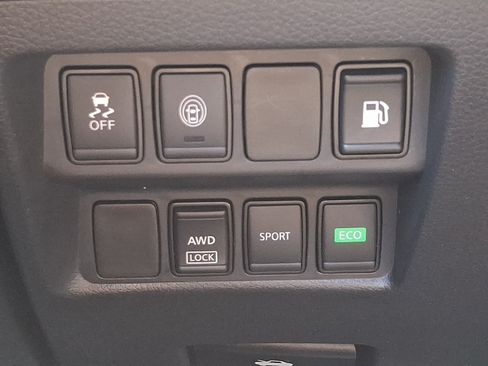 Used 2020 Nissan Rogue S AWD/4WD image 24
