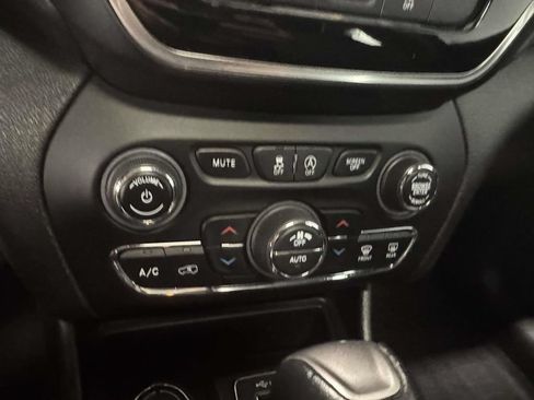 Used 2021 Jeep Cherokee Limited AWD/4WD image 25