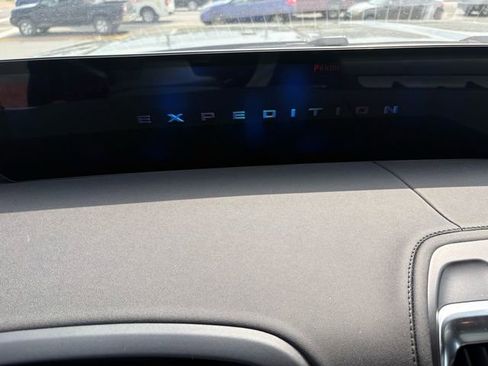 Used 2025 Ford Expedition Tremor image 11