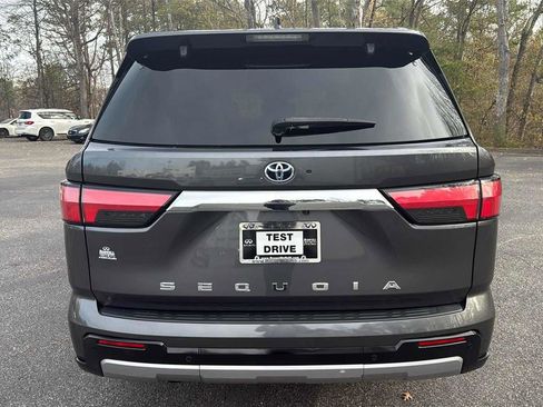 Used 2023 Toyota Sequoia Limited image 7