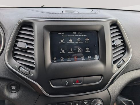 Used 2019 Jeep Cherokee Latitude Plus w/ Comfort/Convenience Group AWD/4WD image 27
