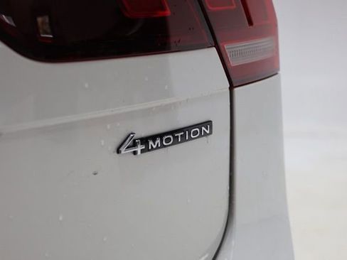 Used 2022 Volkswagen Tiguan SE R-Line AWD/4WD image 13