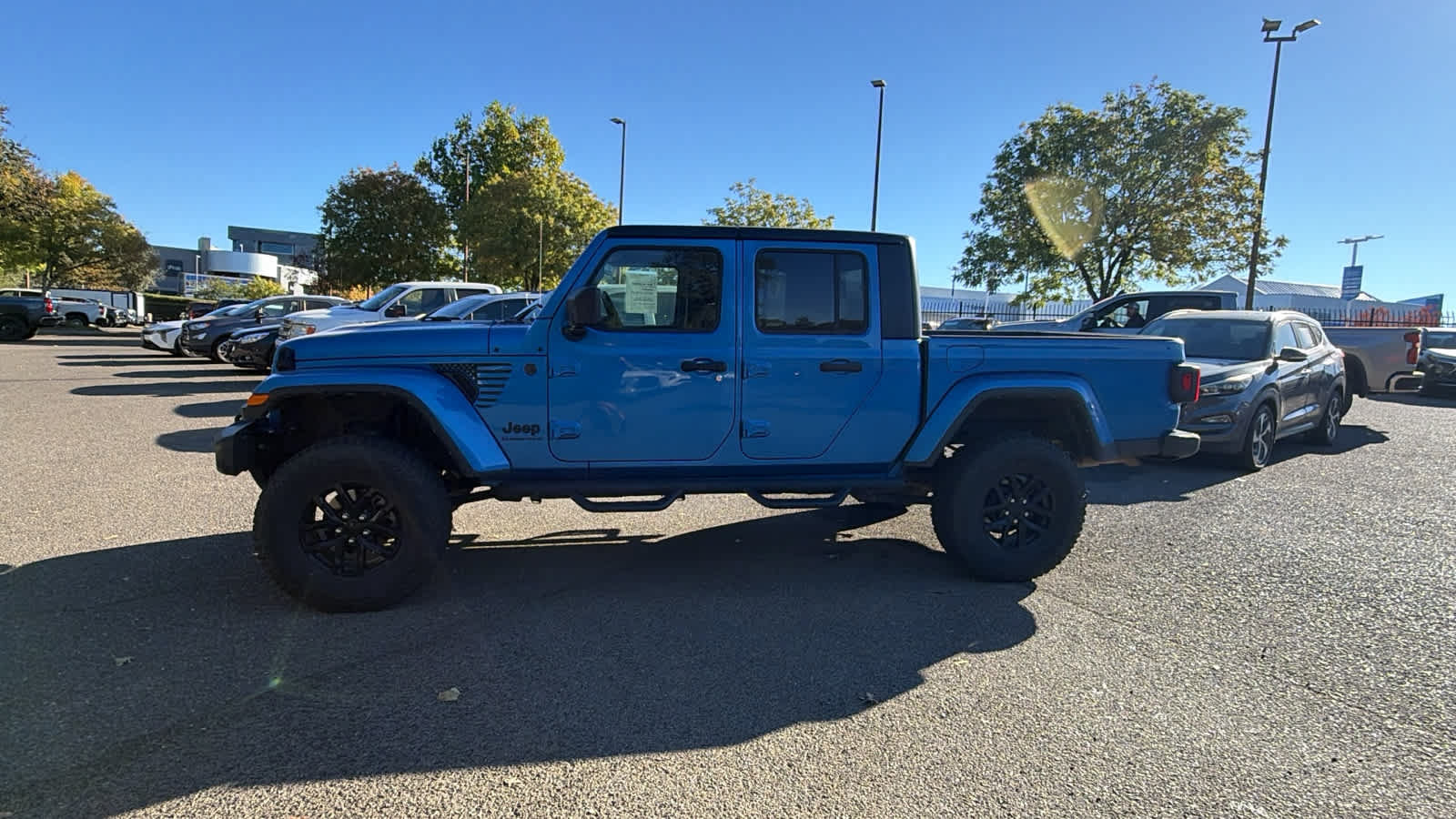 Used 2023 Jeep Gladiator Sport AWD/4WD image 8