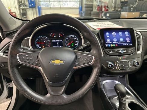 Used 2023 Chevrolet Malibu LT image 12