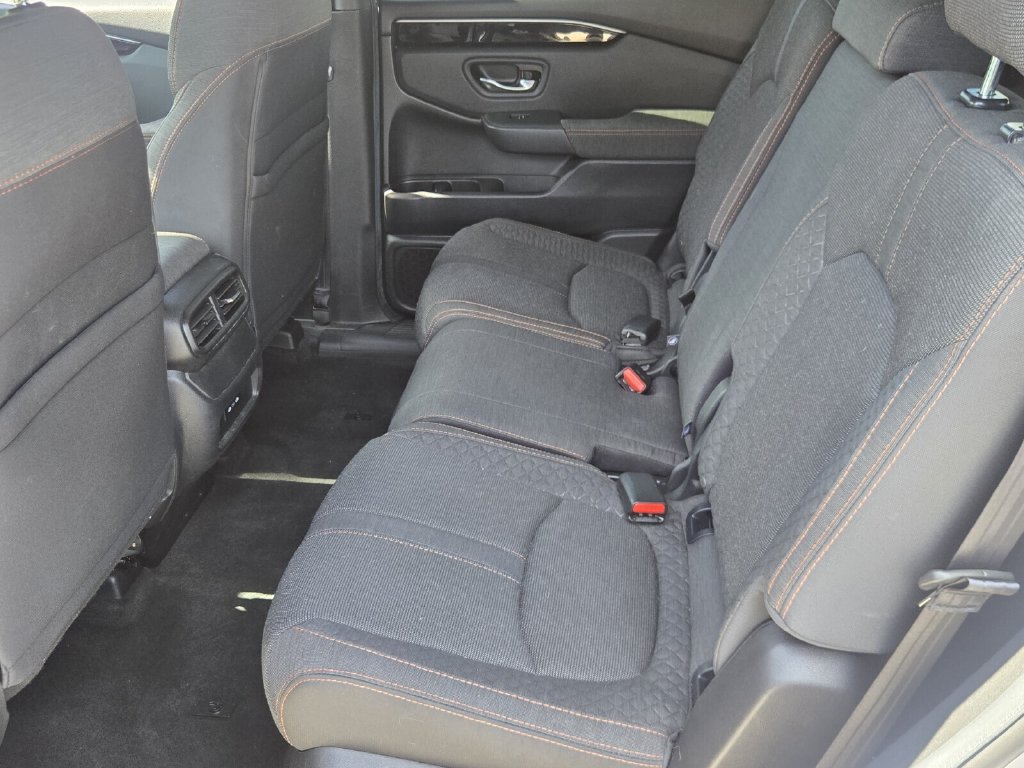 Used 2025 Honda Pilot Sport image 12