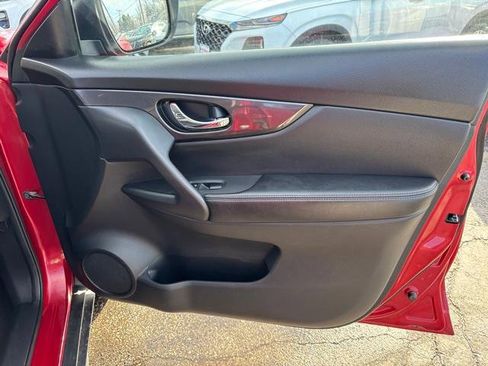 Used 2017 Nissan Rogue S image 16