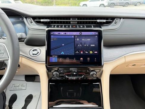 Used 2024 Jeep Grand Cherokee Limited image 18