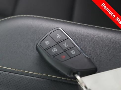 Used 2023 GMC Yukon SLT w/ SLT Premium Package AWD/4WD image 3