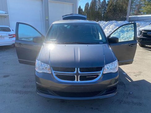 Used 2018 Dodge Grand Caravan SE w/ UConnect Hands-Free Group image 30