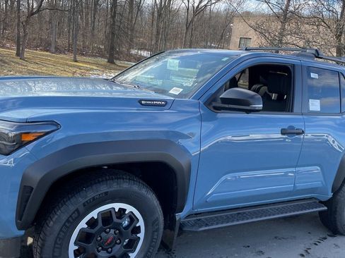 Used 2025 Toyota 4Runner TRD Off-Road Premium image 2