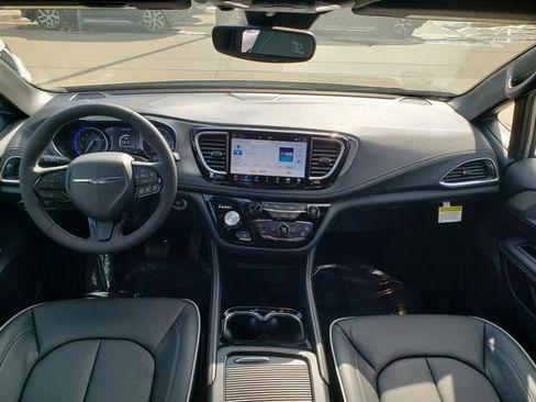 New 2026 Chrysler Pacifica Limited w/ S Appearance Package FWD image 8