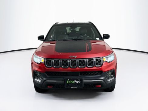 Used 2025 Jeep Compass Trailhawk AWD/4WD image 2