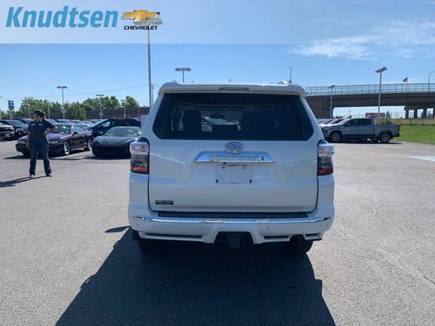 Used 2018 Toyota 4Runner Limited w/ Four Season Floor Mat Package AWD/4WD image 6
