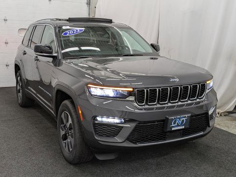 Used 2023 Jeep Grand Cherokee 4x4 image 29