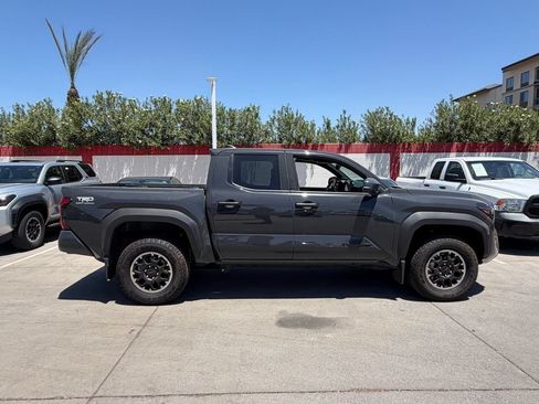 Used 2025 Toyota Tacoma TRD Off-Road w/ TRD Off Road Premium Package AWD/4WD image 3