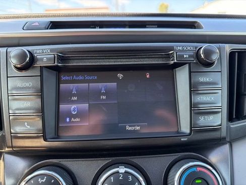 Used 2015 Toyota RAV4 LE FWD image 17