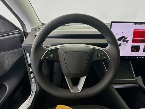 Used 2026 Tesla Model Y Long Range image 10