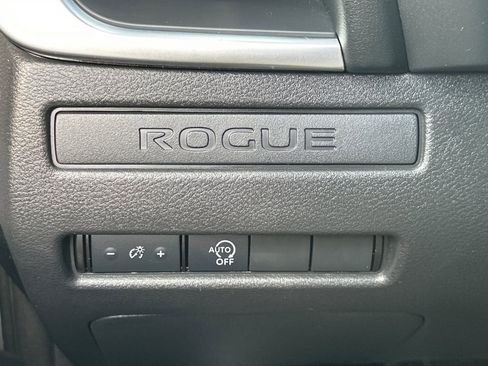 Used 2024 Nissan Rogue S AWD/4WD image 31