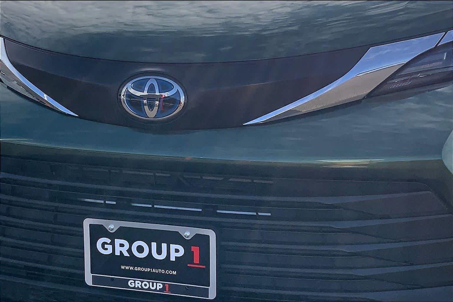 Certified 2025 Toyota Sienna LE w/ LE Plus Package FWD image 30