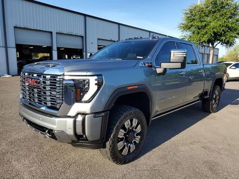 Used 2024 GMC Sierra 2500 Denali w/ Denali Reserve Package image 2