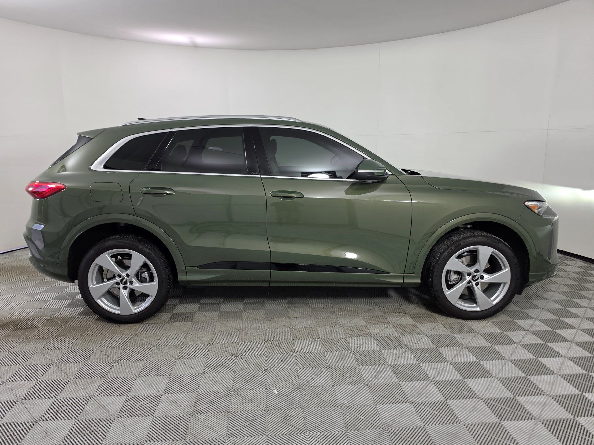 Used 2025 Audi Q5 Premium Plus AWD/4WD image 43