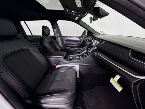 New 2025 Jeep Grand Cherokee L Altitude image 29