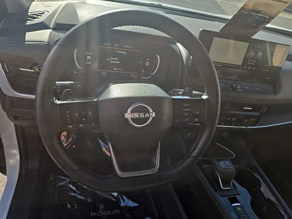 Used 2025 Nissan Rogue Platinum AWD/4WD image 14