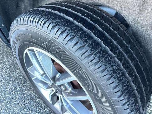 Used 2019 Jeep Grand Cherokee Limited image 29