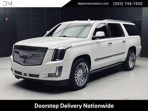 Used 2017 Cadillac Escalade ESV Platinum AWD/4WD image 1