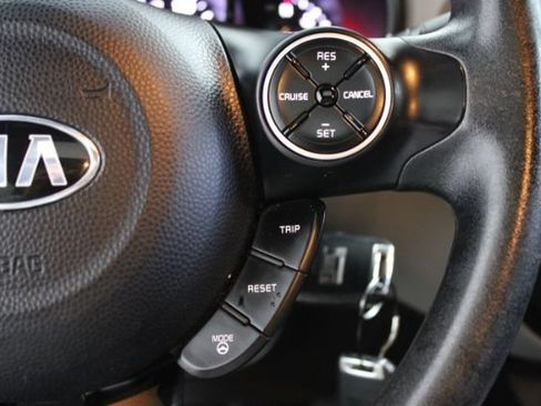 Used 2015 Kia Soul FWD image 18