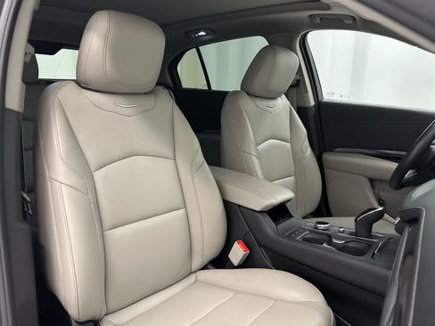 Used 2023 Cadillac XT4 Luxury w/ Cold Weather Package AWD/4WD image 19