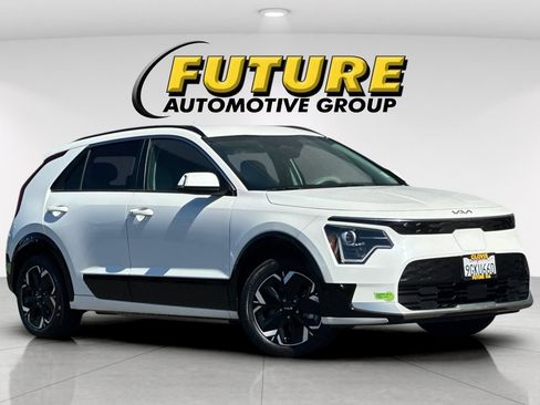 Certified 2023 Kia Niro Wind FWD image 2
