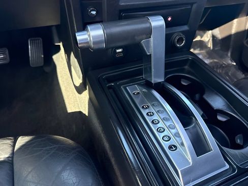 Used 2005 HUMMER H2 SUT w/ Preferred Equipment Group AWD/4WD image 16