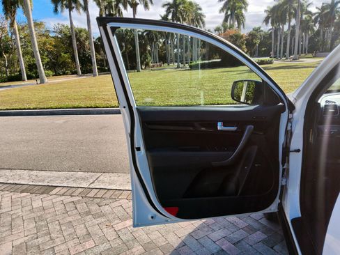 Used 2015 Kia Sorento EX w/ EX V6 Touring Package image 9