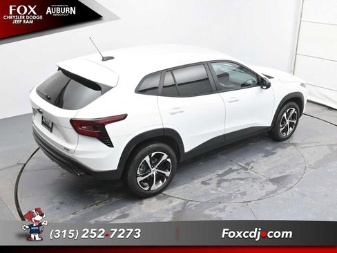 Used 2024 Chevrolet Trax RS image 30