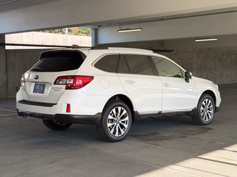 Used 2017 Subaru Outback 2.5i Touring w/ Popular Package #5A AWD/4WD image 5