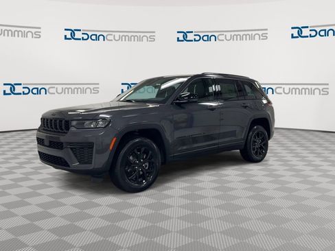 New 2026 Jeep Grand Cherokee Altitude AWD/4WD image 4