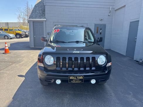 Used 2014 Jeep Patriot Sport w/ Tire & Wheel Group image 2