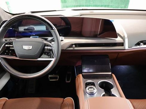 New 2026 Cadillac Vistiq Platinum image 13