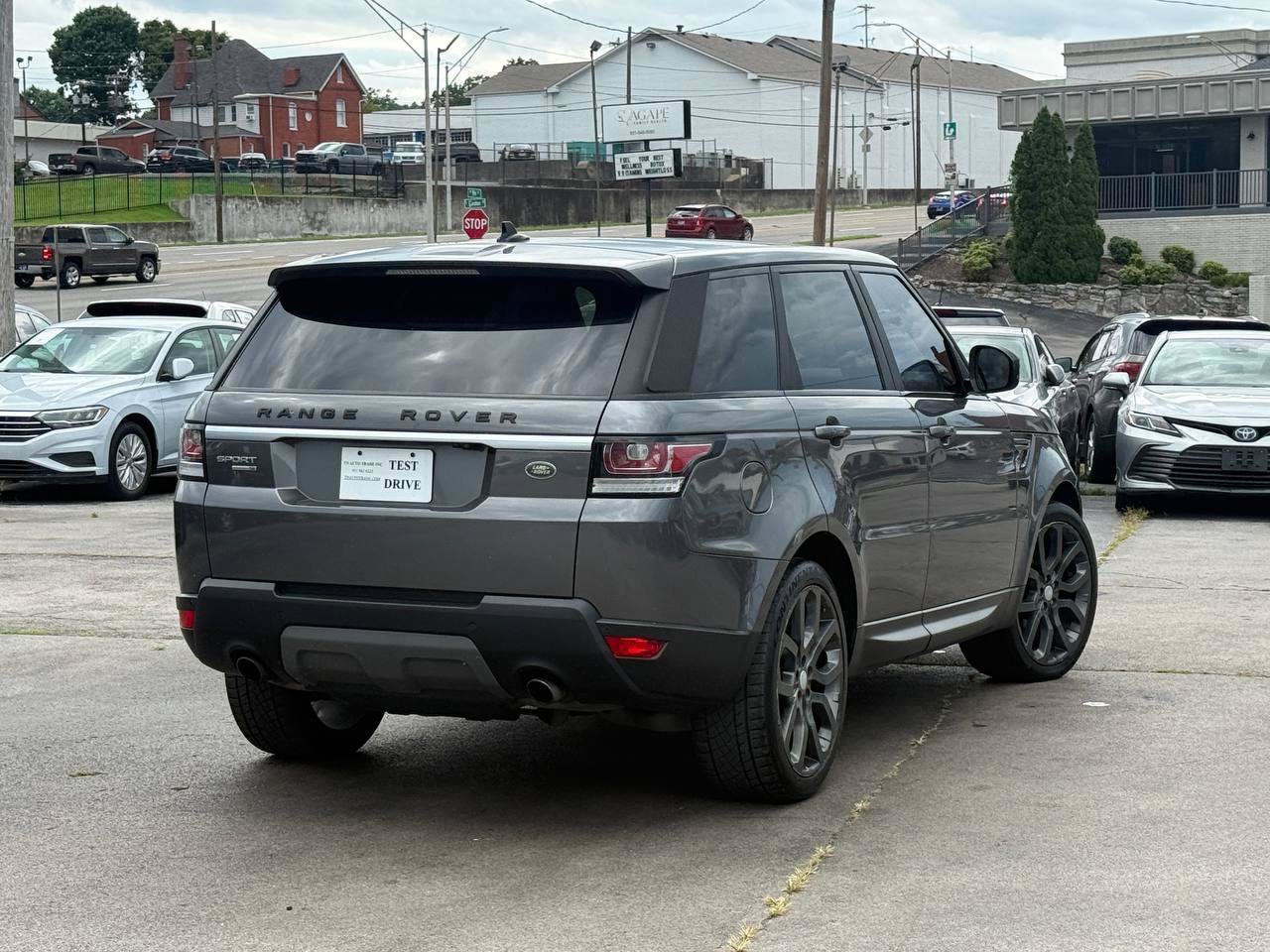 Used 2016 Land Rover Range Rover Sport SE AWD/4WD image 2