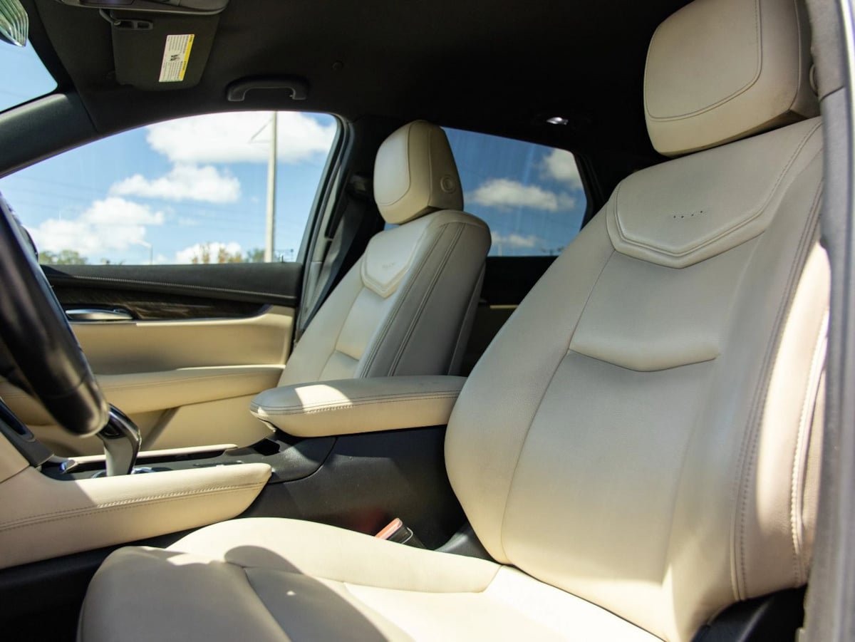 Used 2019 Cadillac XT5 FWD image 19