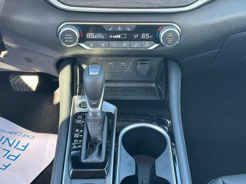 Used 2025 Nissan Altima 2.5 SL FWD image 9