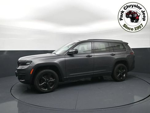 Used 2024 Jeep Grand Cherokee L Limited w/ Black Appearance Package AWD/4WD image 2