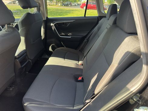 Used 2021 Toyota RAV4 LE image 15