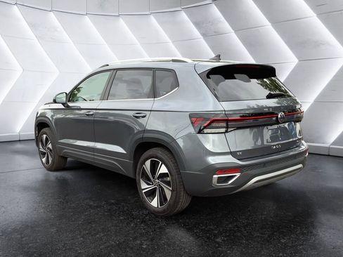 Used 2025 Volkswagen Taos SE AWD/4WD image 6