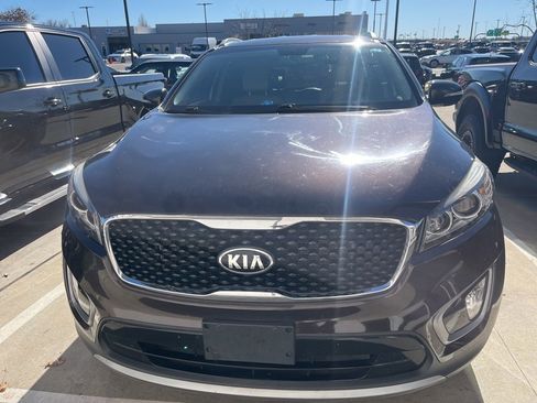 Used 2017 Kia Sorento EX image 2